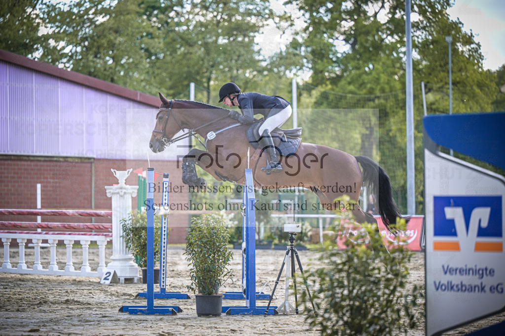 DOS_4122 | Entdecke hochwertige Reitturnierfotos von Foto Oger. Professionell, emotional und authentisch – jetzt Lieblingsmomente im Shop bestellen.Deutschlandweite Turnierfotografie. - Realisiert mit Pictrs.com