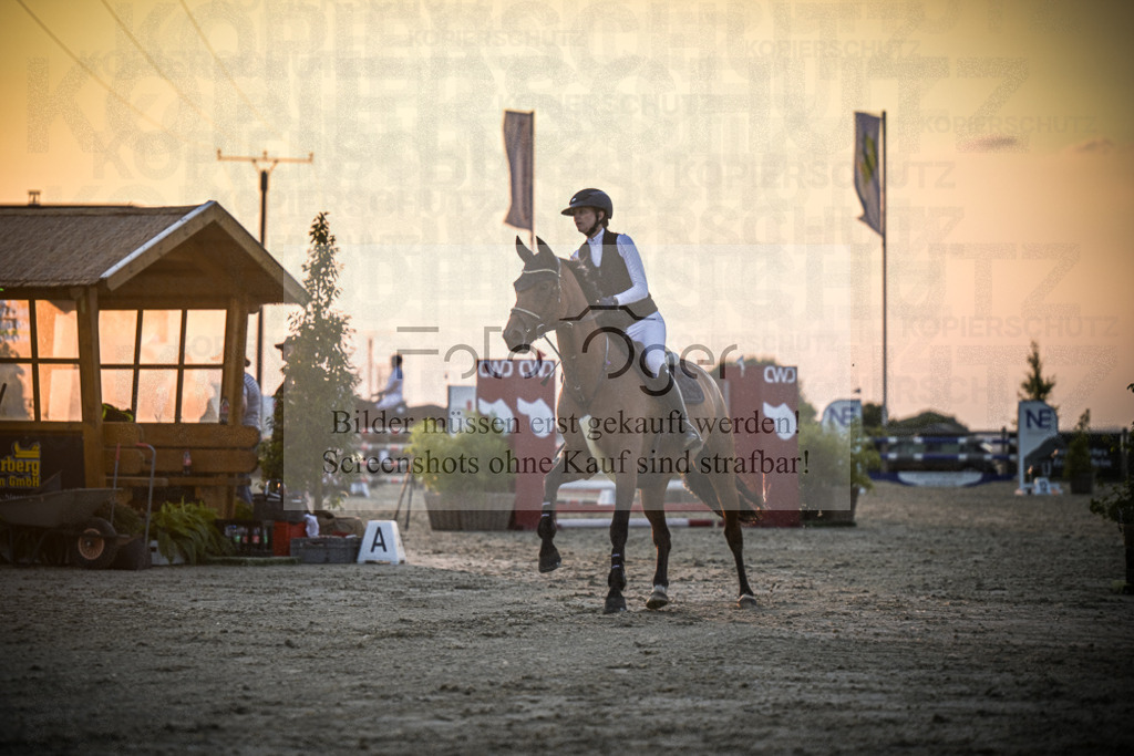 DOS_2190 | Entdecke hochwertige Reitturnierfotos von Foto Oger. Professionell, emotional und authentisch – jetzt Lieblingsmomente im Shop bestellen.Deutschlandweite Turnierfotografie. - Realisiert mit Pictrs.com