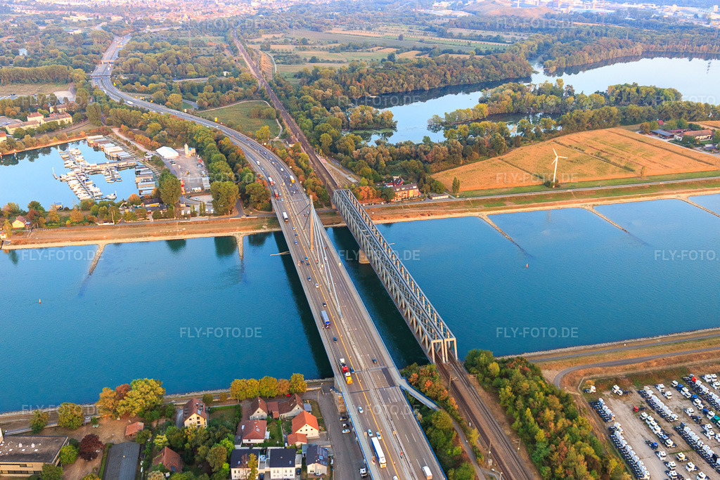 Luftbild: Rheinbrücken im Ortsteil Maximiliansau in Wörth im Bundesland Rheinland-Pfalz in Deutschland. Foto: IMG_110780.jpg vom 05.09.2018 durch Werner Riehm/FLY-FOTO.de
