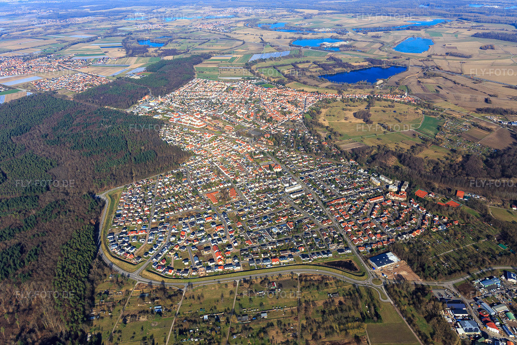 Luftbild: Stadtübersicht aus Westen in Jockgrim im Bundesland Rheinland-Pfalz in Deutschland. Foto: IMG_097218.jpg vom 10.03.2017 durch Werner Riehm/FLY-FOTO.de