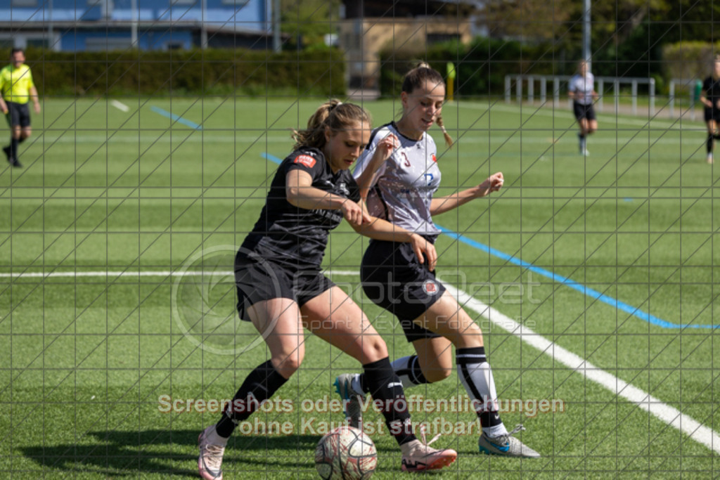 20250427_111652_0157 | #,1.Göppinger SV (weiß) vs. TSV Ruppertshofen (schwarz), Fußball, Frauen-Regionenliga 3 - Bezirk WfV, 21. Spieltag, Saison 2024/2025, Kunstrasenplatz Nord, Hohenstaufenstr. 116, 73033 Göppingen, 27.04.2025 - 11:00 Uhr,Foto: PhotoPeet-Sportfotografie/Peter Harich
