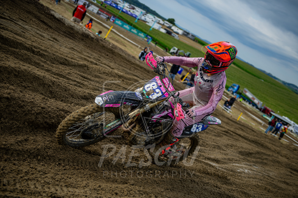 Lady (302) | Paeschuphoto Shop - Wer nicht sucht der auch nicht findet.Ob Motocrossbilder oder von einem besuchtem Spiel, Hauptsache Action. - Realisiert mit Pictrs.com