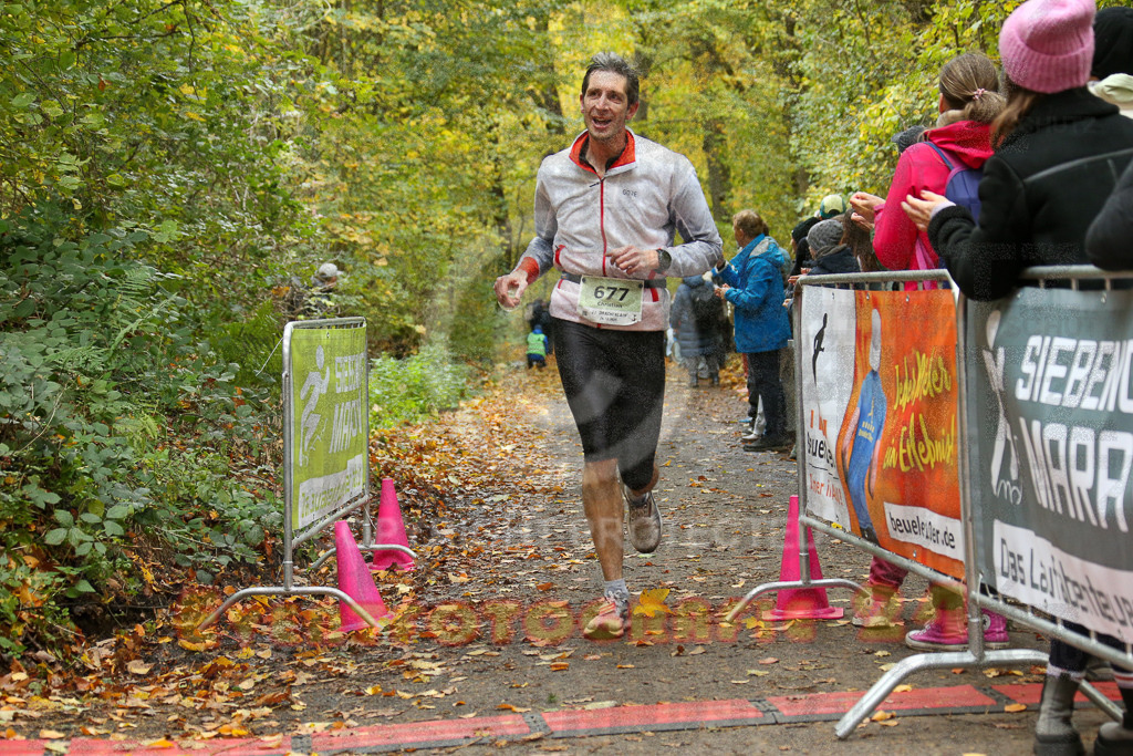 251026_1229_EX1_0515 | Sportfotografie im Rhein-Sieg Kreis, Köln, Bonn, NRW, Rheinland Pfalz, Hessen, etc. Unser Tätigkeitsfeld umfasst den Laufsport vom Volkslauf über den Marathon, Duathlon, Triathon bis zum Ultralauf wie Kölnpfad Ultra oder Schindertrail.