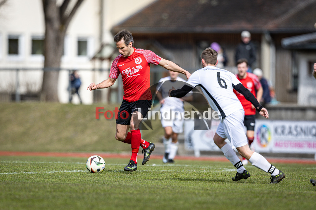 TSV Peißenberg gegen TSV Burggen/Bernbeuren | Fußball Herren Kreisliga Gruppe 1 Zugspitze 2025/26 17. Spieltag, TSV Peißenberg gegen TSV Burggen/Bernbeuren, 20260328,Zweikampf,2026-03-28 in Peißenberg (Sportzentrum Peißenberg, Platz 1), Lukas HARTMANN (TSVP 19), Daniel GLATZEL (TSV Burggen/Bernbeuren 6)Copyright: WolfgangxLindner www.foto-lindner.de