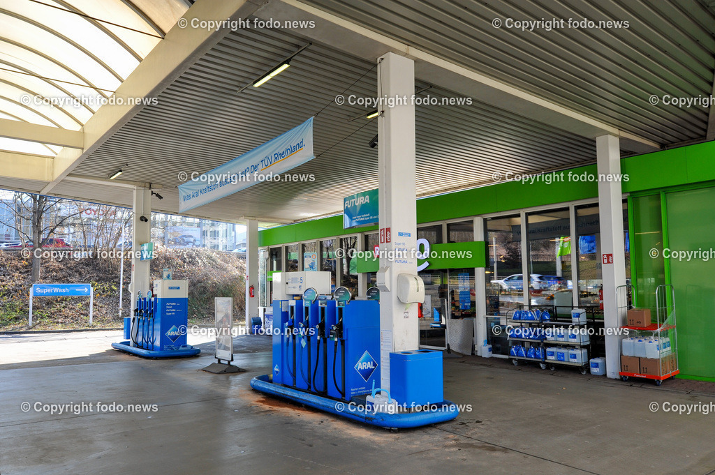 Deutschland_ Baden-Wuerttemberg_ Stuttgart_ 15.02.2025-35 | 15.02.2025, Deutschland, GER, Baden-Wuerttemberg, Stuttgart, im Bild Themenbild, Stadtansichten, Aral, Auto, Tankstelle, Sprit, Treibstoff, Zapfsaeule, Zapfhahn, Diesel, Benzin, Super 95, E10, B7, Superbenzin, Tanken, Feature, Symbolbild