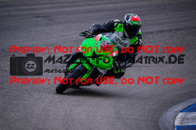 MaZZes_Fotomatrix_20250421_6007705_6006 | GELB