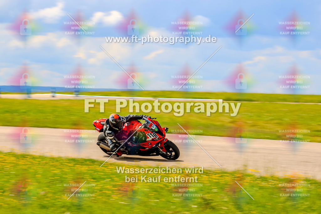 MotoTeam-0465 | Hier findet Ihr Bilder von Touristenfahrten auf der Nürburgring Nordschleife oder von anderen Veranstaltungen die ich besucht habe. Viel Spass beim Durch Schauen 