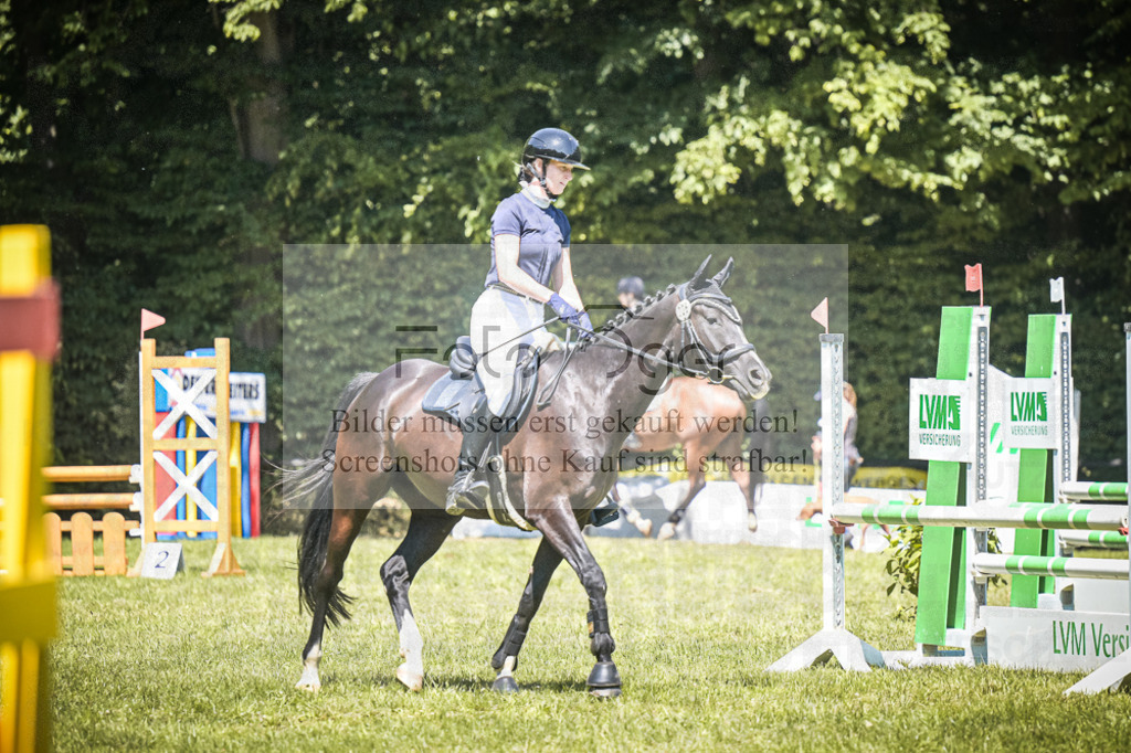 DOS_4345 | Entdecke hochwertige Reitturnierfotos von Foto Oger. Professionell, emotional und authentisch – jetzt Lieblingsmomente im Shop bestellen.Deutschlandweite Turnierfotografie. - Realisiert mit Pictrs.com