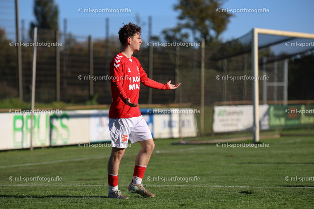 Fußball I Herren I Saison 2025/2026 I Oberliga Schleswig-Holstein I 13. Spieltag I SV Eichede - Heider SV | ml-sportfotografie - Realisiert mit Pictrs.com