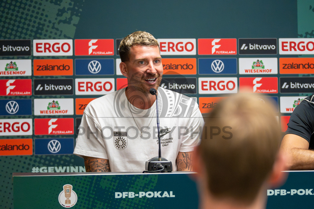 SG Sonnenhof Großaspach vs. Arminia Bielefeld, Fussball, DFB-Pokal, 1. Runde, 22.08.2026 | Pascal Reinhardt (Trainer SG Sonnenhof Großaspach),SG Sonnenhof Großaspach vs. Arminia Bielefeld, Fussball, DFB-Pokal, 1. Runde, 22.08.2026,DFB regulations prohibit any use of photographs as image sequences and/or quasi-video