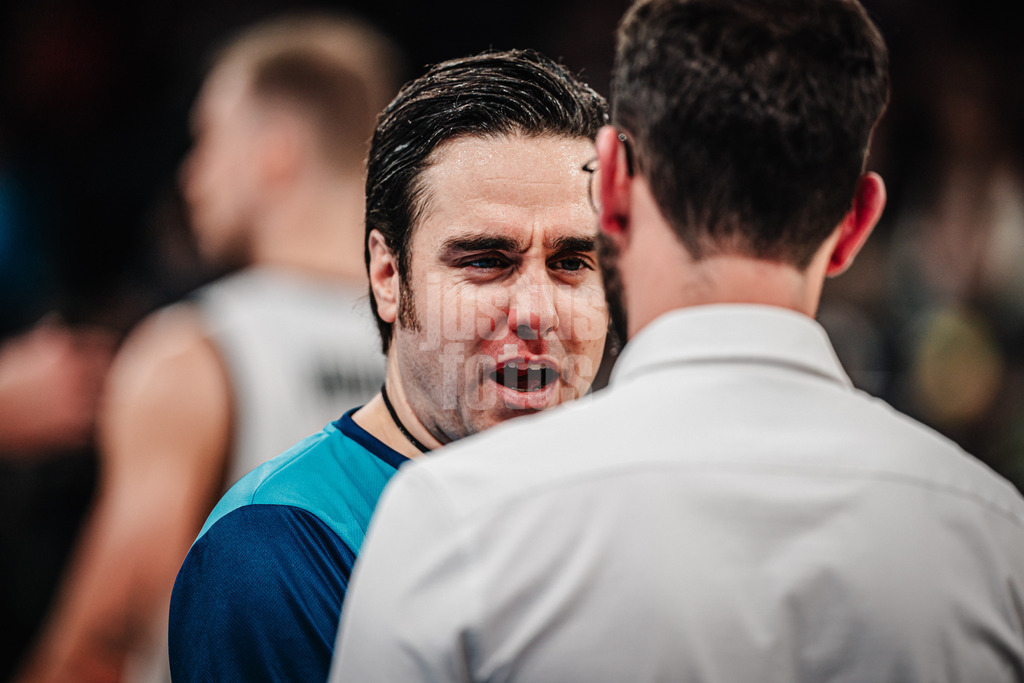 Basketball | Männer | Saison 2024/2025 | easyCredit Basketball Bundesliga | 12. Spieltag | Veolia Towers Hamburg vs. MHP Riesen Ludwigsburg | 21.12.2024 | Adrian Iglesias Ambrosio Schiedsrichter