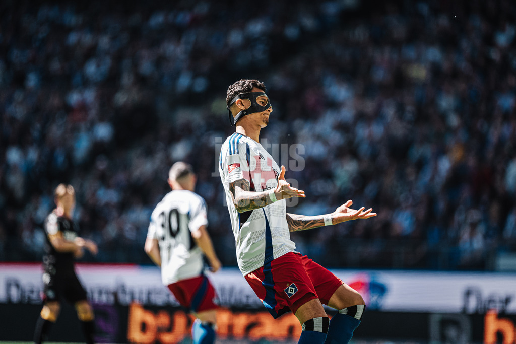 Fußball | Männer | Saison 2024/2025 | 2. Fußball-Bundesliga | 31. Spieltag | Hamburger SV vs. Karlsruher SC | 27.04.2025 | Davie Selke (#27, HSV) ärgert sich