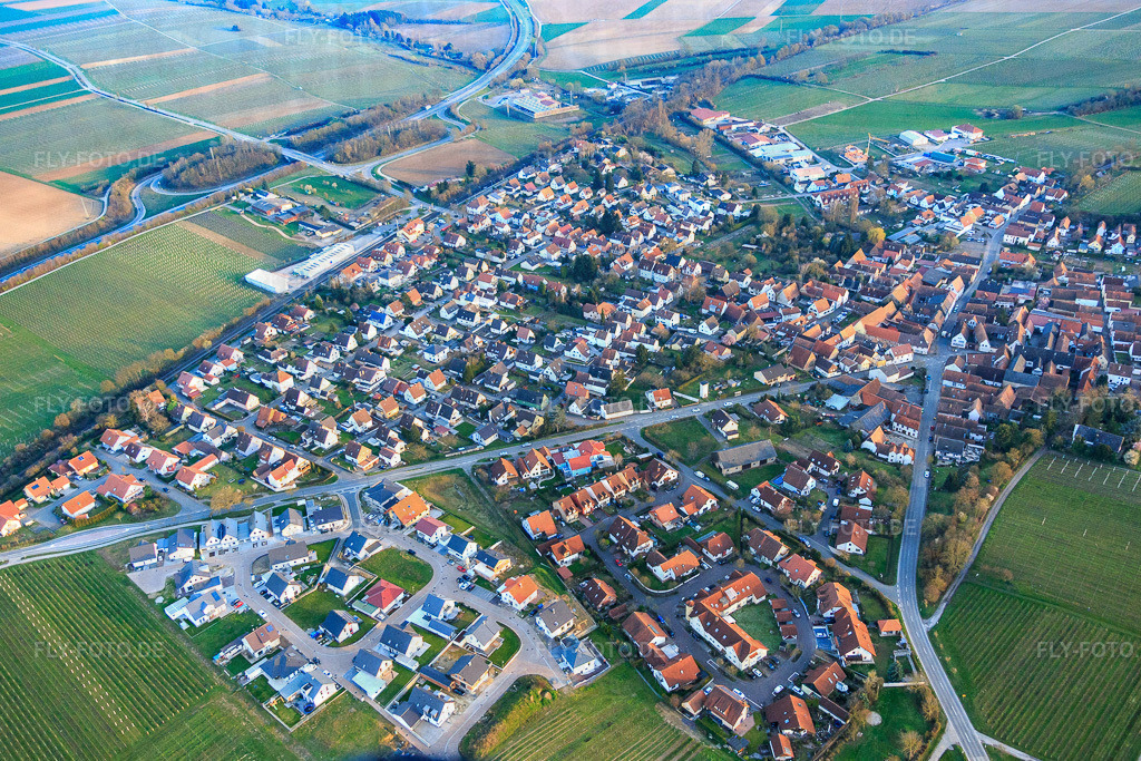 Offenbacher St.r von Norden | Luftbild: Offenbacher St.r von Norden in Insheim im Bundesland Rheinland-Pfalz in Deutschland. Foto: IMG_086852.jpg vom 26.03.2016 durch Werner Riehm/FLY-FOTO.de - Realisiert mit Pictrs.com