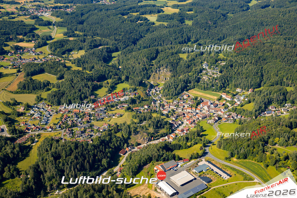Das Luftbild zeigt :  Obertrubach - Die Luftaufnahme wurde 2024 vom UL-Flugzeug aus erstellt ( keine Drohne ) - Hochauflösende Luftaufnahme - Für grossformatige Ausdrucke geeignet. Die Geschenkidee !Mit Lizenz und Bildrechte bestellbar