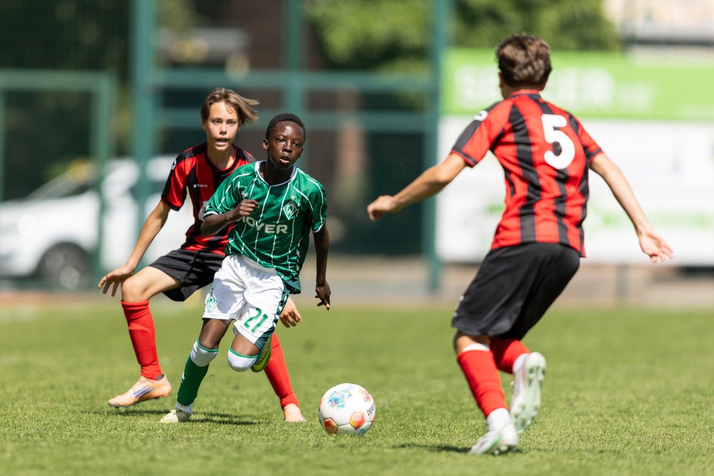 Fußball I Männer I 40. Pfingscup Hollage I 13158 | realhellocedii - Realisiert mit Pictrs.com