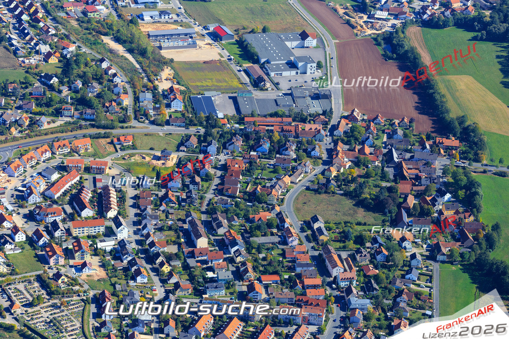 Die Luftaufnahme der Stadt Stegaurach wurde vom UL-Flugzeug heraus erstellt ( keine Drohne )- hohe Auflösung für beste Qualität