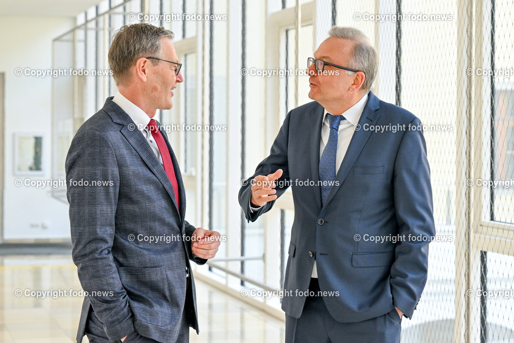 Pressegespräch Internorm International GmbH 2023_ 07.03.2023-12 | 07.03.2023, Presseclub Linz, AUT, Pressekonferenz Internorm International GmbH, Geschäftsverlauf 2022, Ausblick Geschäftsjahr 2023, Investitionsprogramm 2023, im Bild Johann Brandstetter (Geschaeftsfuehrer Marketing & Vertrieb der Internorm International GmbH), Christian Klinger (Miteigentuemer und Unternehmenssprecher Internorm International GmbH)