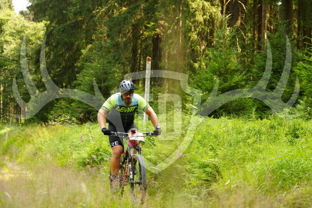FC103204 | Fotogalerie der Treibjagd im Dunkelwald - Dein MTB Etappenrennen im Erzgebirge - Realisiert mit Pictrs.com
