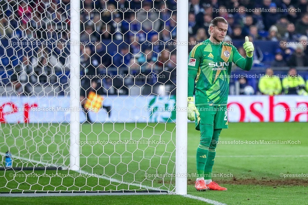 S0414032502167 | 14.03.2025, Fußball, FC Schalke 04 - Hannover 96, 2.. Fußball Bundesliga, 26. Spieltag, Veltins-Arena Gelsenkirchen, Saison 2024 2025: Torwart Loris Karius (Schalke04 #27)DFB regulations prohibit any use of photographs as image sequences and or quasi-video.