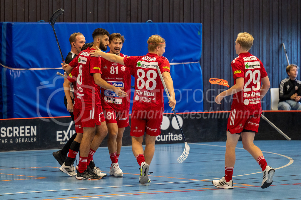 Strängnäs IBK vs Höllvikens IBF - 30. September 2023 | Strängnäs IBK vs Höllvikens IBF
Thomas Arena, Strängnäs
Rasmus Jansson (#65 Strängnäs IBK) erzielt das 1:0 auf Zuspiel von Tim Aeschmann (#81 Strängnäs IBK).
Bild: Sportfotografie Markus Aeschimann | www.markus-aeschimann.ch - Realisiert mit Pictrs.com