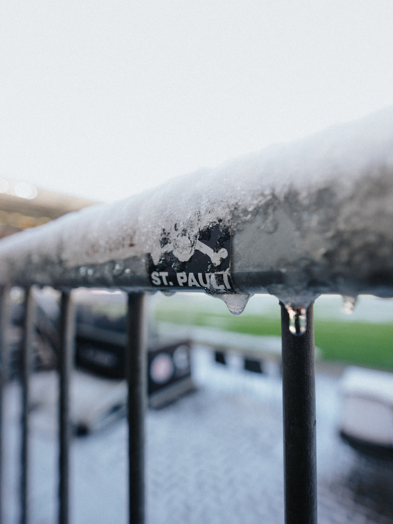 _DSC6901 | Der offizielle Shop für FC St. Pauli Fotos. Wähle aus Spielszenen & Fanmomenten dein FCSP Wunschformat. Wir liefern Millerntor-Atmosphäre.