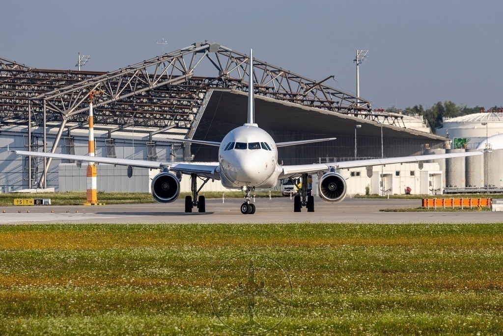 LH1750-A321-D-AISD-MUC-ATH-20250815-1-topaz-sharpen | Browse breathtaking aviation photography and order high-quality prints from AviatoRay's gallery. Perfect for enthusiasts and collectors. - Realisiert mit Pictrs.com
