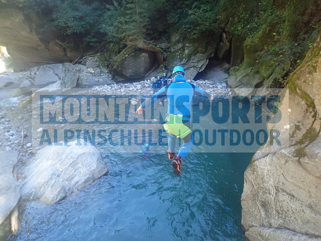 PC020061 | Bestelle die Bilder deines Berg- oder Wasser-Abenteuers mit Mountain Sports bequem von zu Hause aus direkt über unseren Online Fotoshop von pictrs.com. - Realisiert mit Pictrs.com