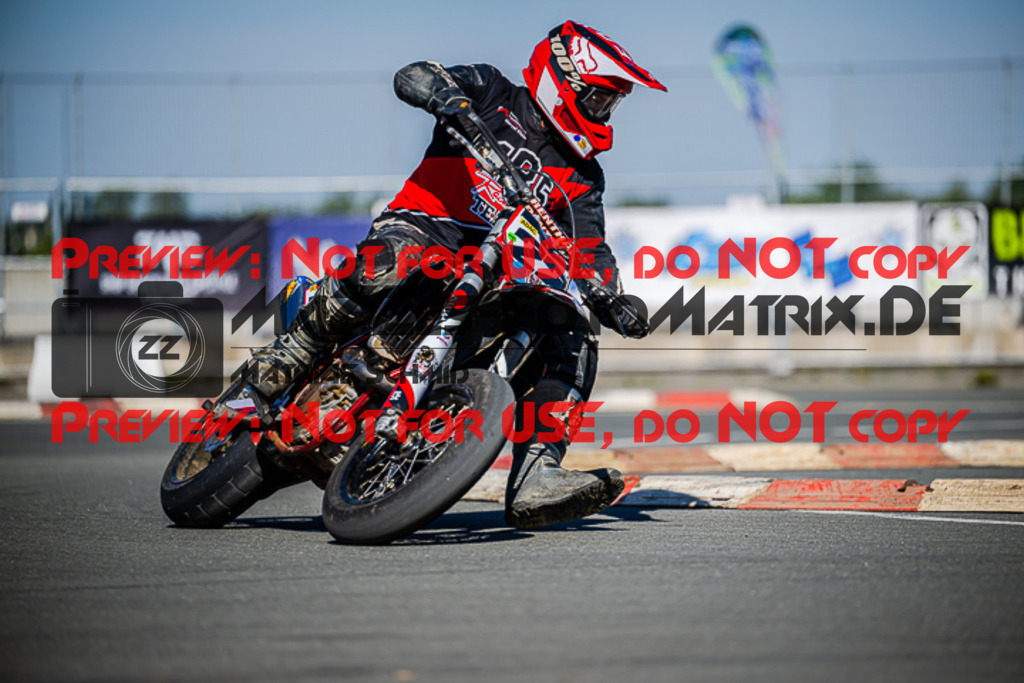 MaZZes_FotoMatrix_220903_0591 | UE40