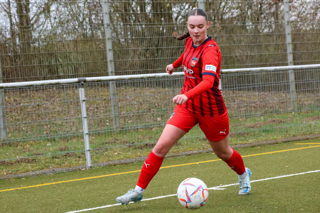 WASFCH_260321_4586 | SGM DJK Wasseralfingen/Neuler vs. 1.FC Heidenheim 1846 II, Fußball, Frauen, Bezirksliga, 2025/2026, 13. Spieltag, 21.03.2026 in Wasseralfingen, Kunstrasen Bürgle(Foto: Michael Bulling) - Realisiert mit Pictrs.com