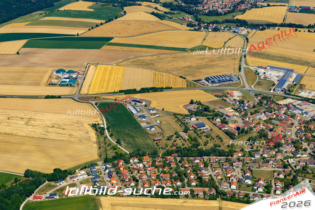 Aktuelles Luftbild von  Insingen - Die Luftaufnahme wurde 2022 mittels UL-Flugzeug erstellt ( keine Drohne ) - hochauflösende Kamera-Systeme von  Canon -Beste Qualität - Für grossformatige Ausdrucke geeignet. Die Geschenkidee !