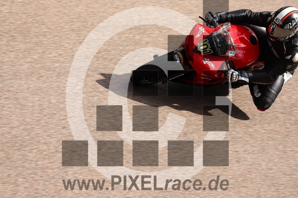 0101-20250422_02361 | Schöne Erinnerungen an spannende Momente - das festzuhalten ist unser Job. PIXELrace.de ist seit 2003 auf den Rennstrecken Europas unterwegs um die Action draußen beim Fahren und die wunderbare Stimmung imm Fahrerlager für euch einzufangen.