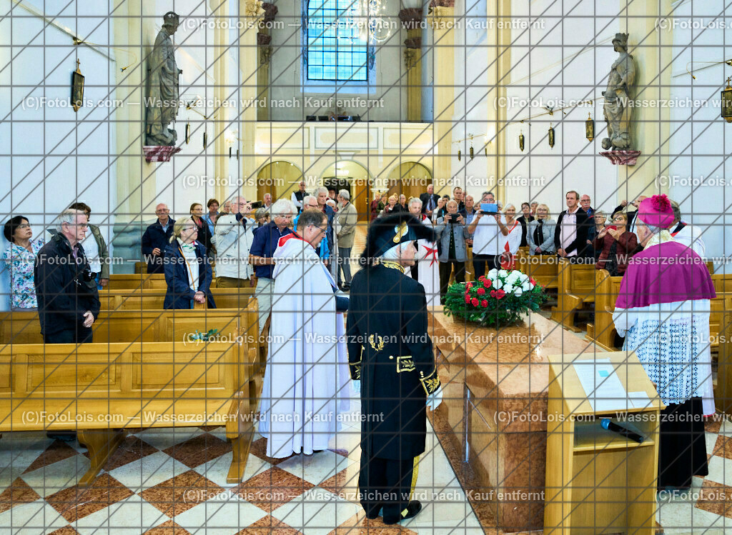 ALP3716_Jeanne de Ferrette_Kranzniederlegung_Johanna von Pfirt_Templer Orden | (C)FotoLois.com, Alois Spandl, 700stes Hochzeitsjubiläum - Albrecht II. mit Johanna von Pfirt in Thann (FR) im März 2024. Empfang des Organistionskommitees aus der Region Ferrette (Pfirt)/Thann aus dem Elsass mit Empfang durch die Stadtgemeinde und Bezirkshauptmannschaft Scheibbs im Schloss Scheibbs und anschließender Kranzniederlegung in der Kartausenkirche über der Krypta des Gründerehepaares durch Mitglieder des Templer Ordens im Beisein von Mitgliedern der Goldhaubengruppen, Fr 22. September 2023.