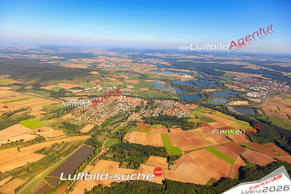 Die Luftaufnahme der Stadt Baunach wurde vom UL-Flugzeug heraus erstellt ( keine Drohne )- hohe Auflösung für beste Qualität