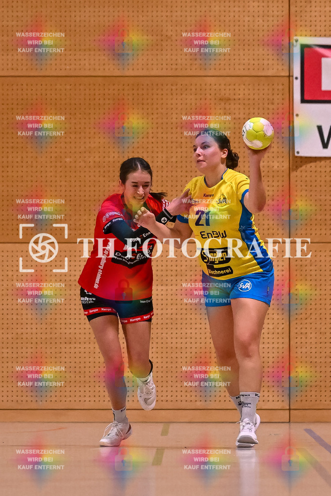 GER, SG Maulburg/Steinen - SV Allensbach 2, Frauen-Handball, Oberliga Suedbaden, 1. Spieltag, Saison 2024/2025, 28.09.2024 | Davina Schmidt (SG Maulburg/Steinen, #17), Marie Herbert (SV Allensbach 2, #21)GER, SG Maulburg/Steinen - SV Allensbach 2, Frauen-Handball, Oberliga Suedbaden, 1. Spieltag, Saison 2024/2025, 28.09.2024Foto: TH Fotografie/Thomas Hess