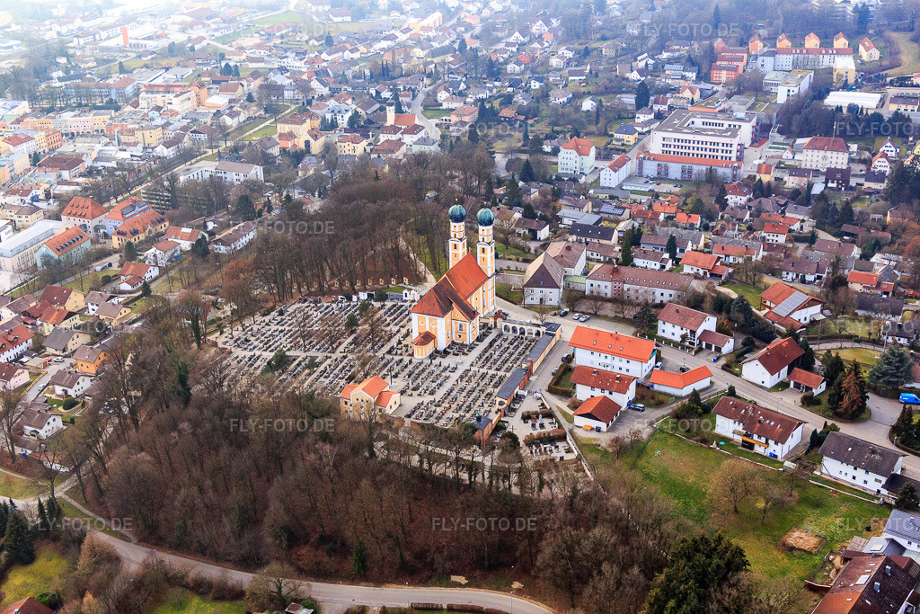 Luftbild: Wallfahrtkirche Gartlberg in Pfarrkirchen im Bundesland Bayern in Deutschland. Foto: IMG_085623.jpg vom 31.12.2015 durch Werner Riehm/FLY-FOTO.de