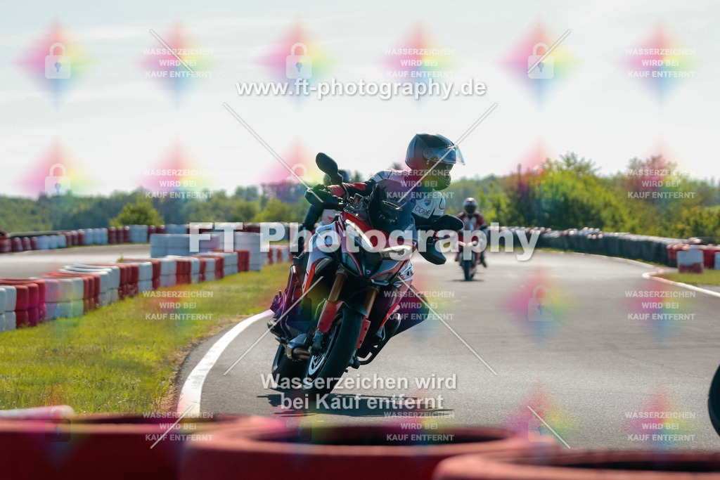 Moto-TeamOBK-21158 | Hier findet Ihr Bilder von Touristenfahrten auf der Nürburgring Nordschleife oder von anderen Veranstaltungen die ich besucht habe. Viel Spass beim Durch Schauen 