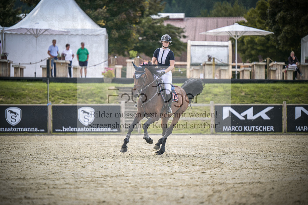 DOS_5339 | Entdecke hochwertige Reitturnierfotos von Foto Oger. Professionell, emotional und authentisch – jetzt Lieblingsmomente im Shop bestellen.Deutschlandweite Turnierfotografie. - Realisiert mit Pictrs.com
