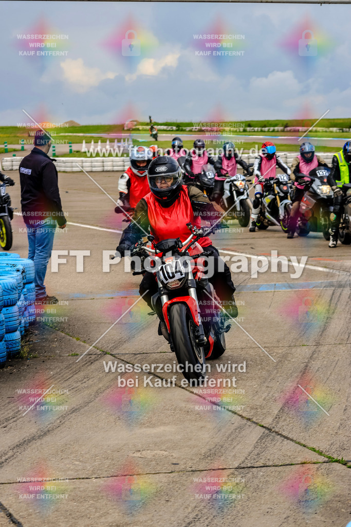 MotoTeam-9673 | Hier findet Ihr Bilder von Touristenfahrten auf der Nürburgring Nordschleife oder von anderen Veranstaltungen die ich besucht habe. Viel Spass beim Durch Schauen 