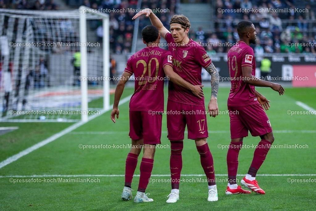 BMG21022502163 | 22.02.2025, Fußball, Borussia Mönchengladbach - FC Augsburg, 1. Fußball Bundesliga, Borussia-Park, Saison 2024 2025: Torjubel nach dem Treffer zum 1:0 durch Alexis Claude-Maurice (FC Augsburg #20). Kristijan Jakic (FC Augsburg #17) Frank Onyeka (FC Augsburg #19)DFB regulations prohibit any use of photographs as image sequences and or quasi-video.