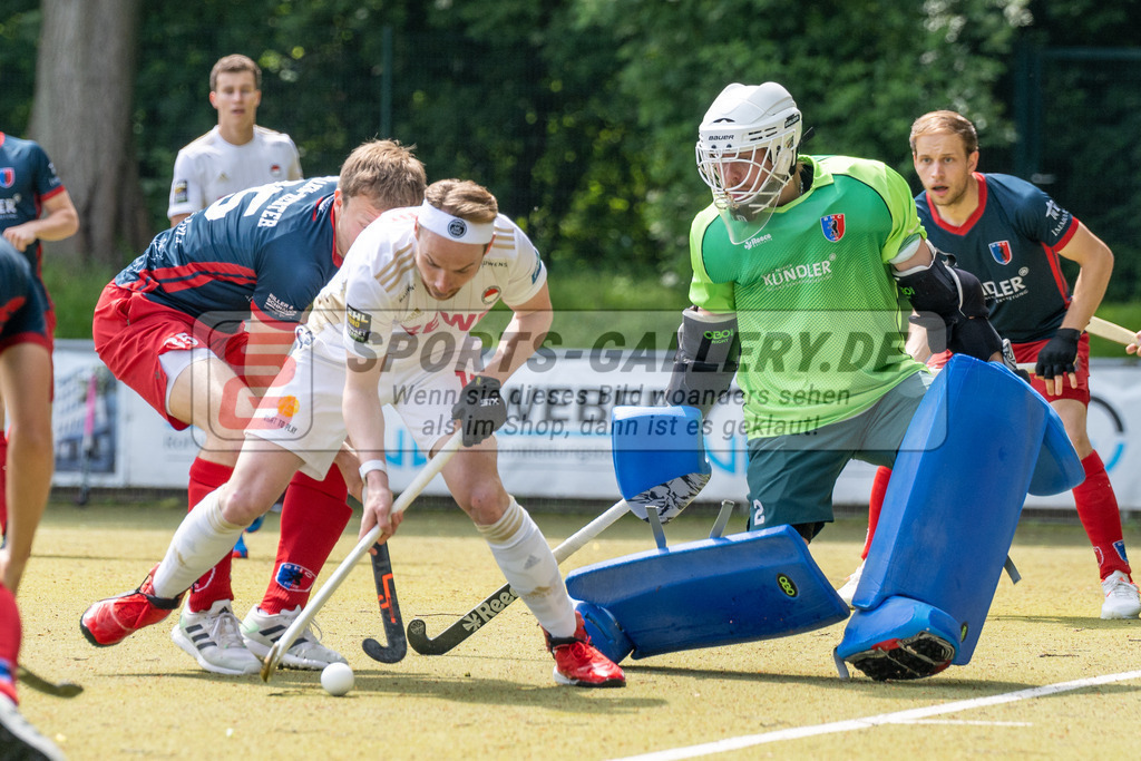 SFE_20230521_0027 | 1. Bundesliga Hockey Viertelfinale 3 Herren Rot-Weiss Köln - Berliner HC am 21.05.2023 in Köln (KTHC Stadion Rot-Weiss Köln Tennis and Hockey Club), Photo: Stephan Fehrmann 2023 (Sports-Gallery),Mika Schleu ( Tormann Bremer HC #1 ) ,Christopher Rühr ( Rot-Weiss Köln #17 )