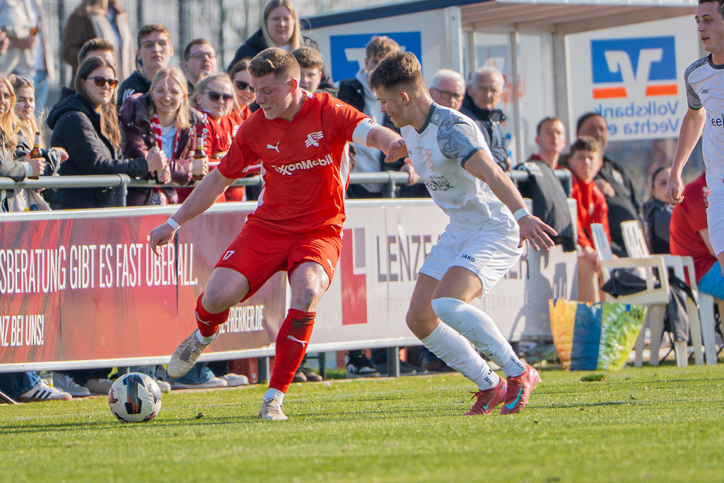Fußball I Herren I Saison 2025-2026 I Bezirksliga Weser-Ems 4 I 24. Spieltag I VFL Oythe - SV Thüle I 220039.03.2026 | jns.sportfotos - Realisiert mit Pictrs.com