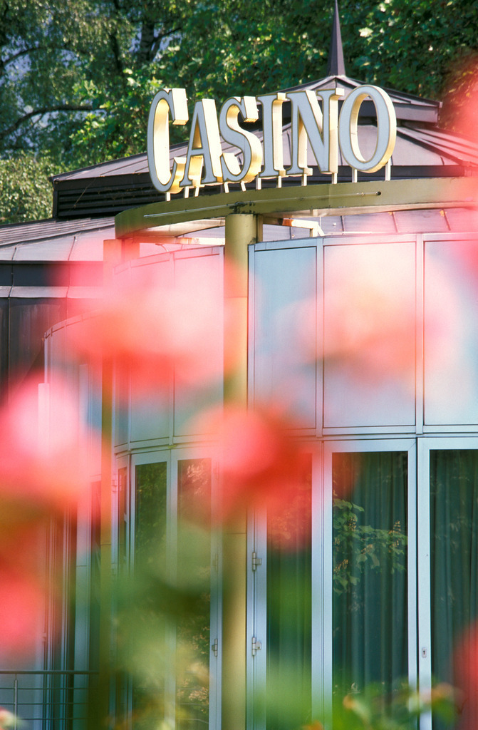 Casino Bregenz | Bregenz, Austria - February 09, 2010: Casino Bregenz mit Blumen. - Realisiert mit Pictrs.com