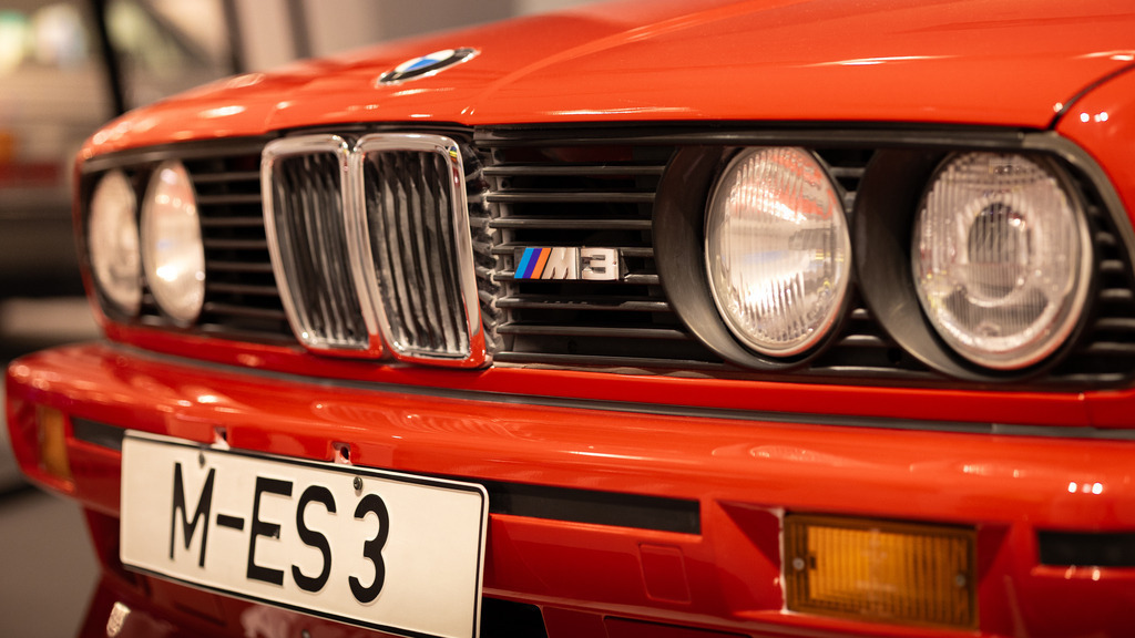 Der E30 | Ich bin ein Fotograf aus Berlin und fotografiere aus Spaß an der Freude :) Meinen Motiven setze ich keine thematischen Grenzen. Somit bin ich beispielsweise in der Tierfotografie, Landschaftsfotografie, Sportfotografie sowie Streetphotography anzutreffen.