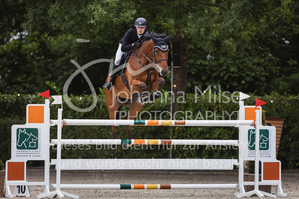 240614_Lemwerder_S1-Springen-528 | Deine schönsten Turniermomente als professionelle Fotos! Entdecke hochwertige Pferdesport-Fotografie im Online-Shop. Jetzt Fotos finden & bestellen!