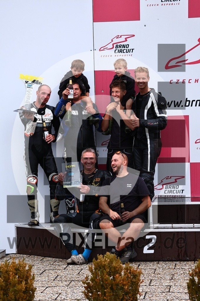 social-20250830_08409 | Schöne Erinnerungen an spannende Momente - das festzuhalten ist unser Job. PIXELrace.de ist seit 2003 auf den Rennstrecken Europas unterwegs um die Action draußen beim Fahren und die wunderbare Stimmung imm Fahrerlager für euch einzufangen.