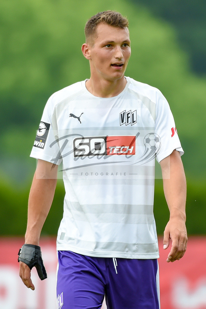 BSBOSN_20210626_0110 | Fussball, Herren: Sven Koehler (VfL Osnabrueck) schaut beim Testspiel zwischen TuS Bersenbrueck und VfL Osnabrueck im Hasestadion am 26.06.2021 in Bersenbrueck, Deutschland. - Realisiert mit Pictrs.com
