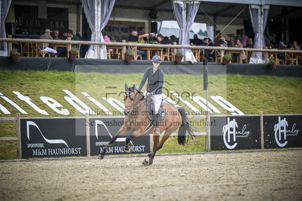 DOS_2786 | Entdecke hochwertige Reitturnierfotos von Foto Oger. Professionell, emotional und authentisch – jetzt Lieblingsmomente im Shop bestellen.Deutschlandweite Turnierfotografie. - Realisiert mit Pictrs.com