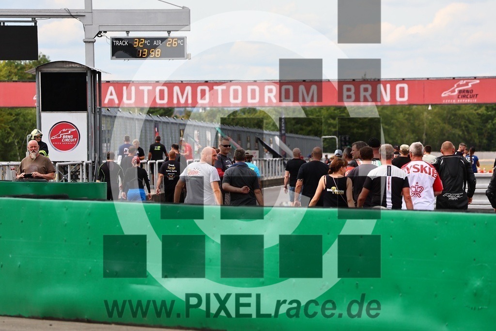 social-20250830_07331 | Schöne Erinnerungen an spannende Momente - das festzuhalten ist unser Job. PIXELrace.de ist seit 2003 auf den Rennstrecken Europas unterwegs um die Action draußen beim Fahren und die wunderbare Stimmung imm Fahrerlager für euch einzufangen.
