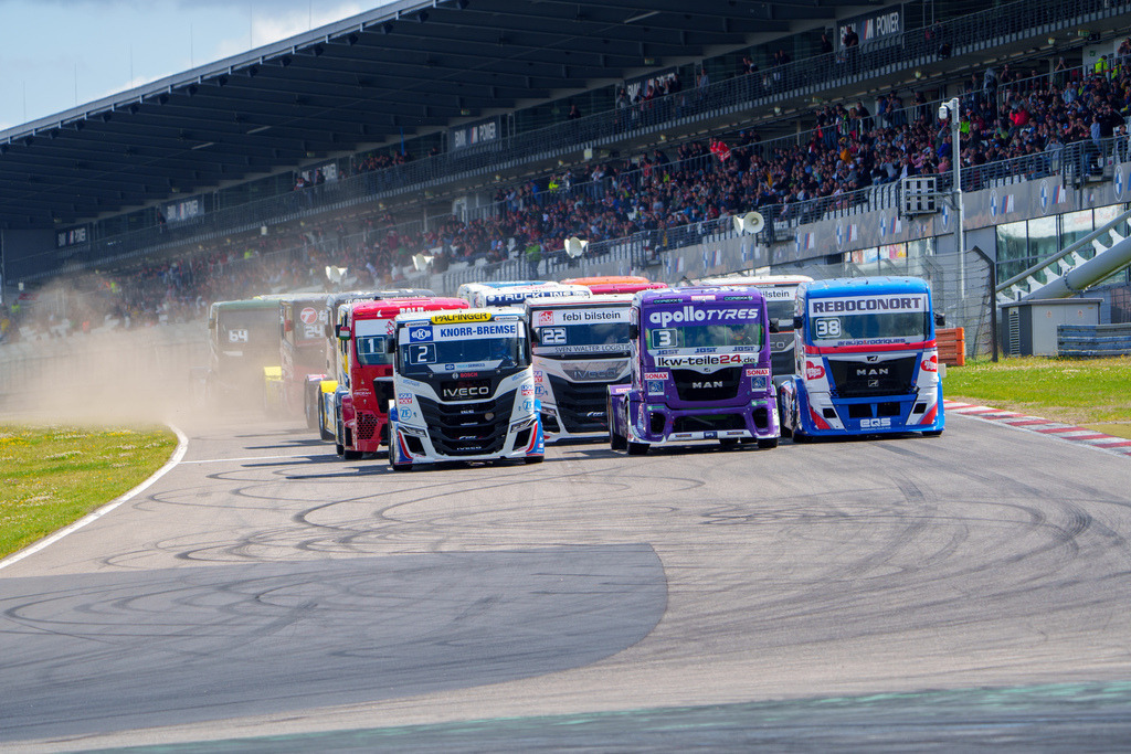 A7408033 | 14.07.2024 Goodyear FIA European Truck Racing Championship (ETRC) NürburgringBild: Start  des dritten Rennen der ETRC am Nürburgring. Kampf um die Erste kurve zwischen #2 Jochen Hahn,#3 Sascha Lenz und #38 JOSÉ EDUARDO RODRIGUE - Realisiert mit Pictrs.com