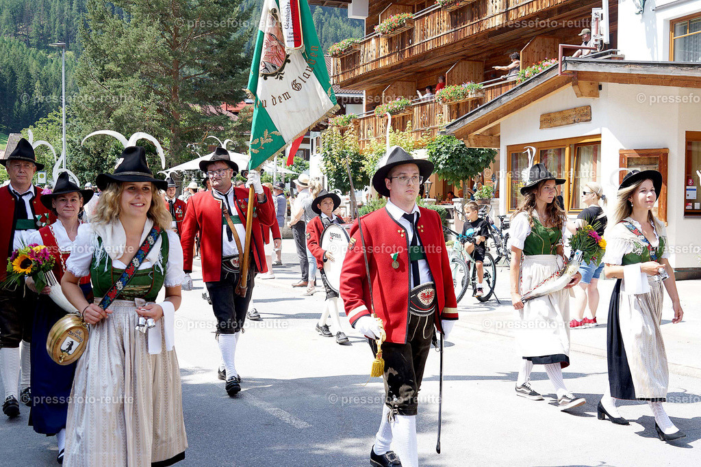 e25-news-2023-Juli23-Regimentsschuetzenfest3-Steeg-UMZUG_DORF-DSC07452 | Info aus dem Bezirk Reutte/Ausserfern Tirol sowie eine umfangreiche Bilddatenbank über die gesamte Region: Lechtal, Talkessel Reutte, Tannheimertal, Zwischentoren. Lech, Plansee, Zugspitze, Grenztunnel, B179, Fernpassstraße, Verkehr, Lawinen, Tradition, - Realisiert mit Pictrs.com
